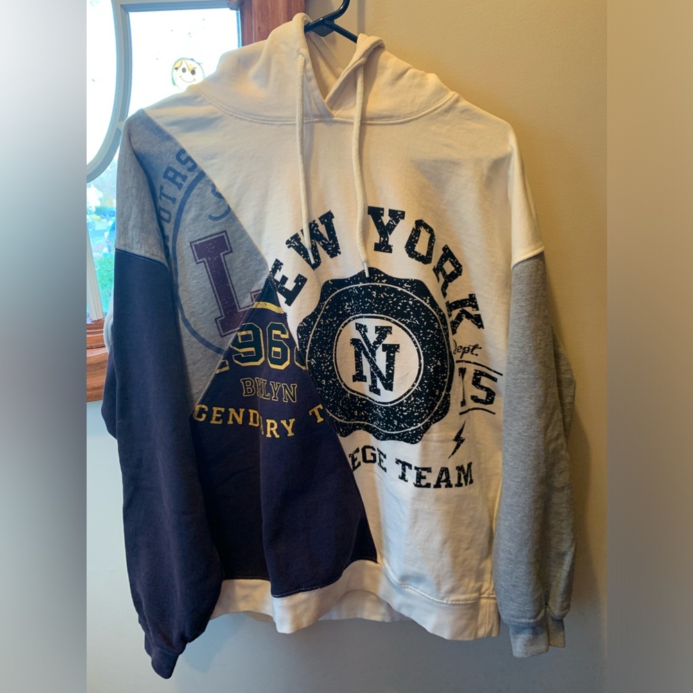 Urban Outfitters Men"s M Brooklyn NY Hoodie